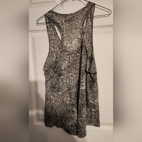 Tops - Picture 4 of 16